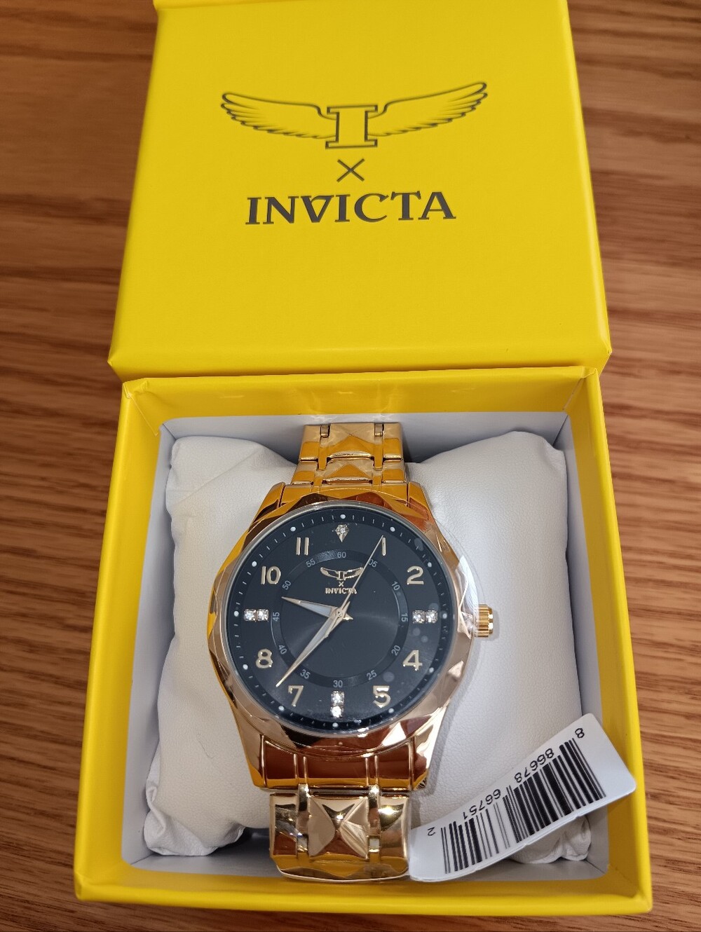 Invicta Men's Gold-Tone Bracelet Watch with Black Dial. New And Battery Works.